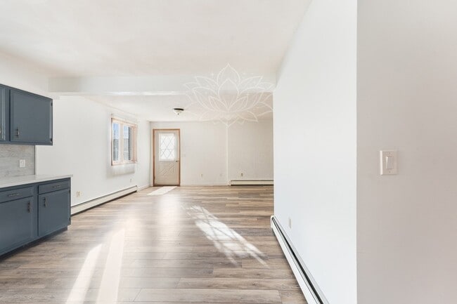 Building Photo - 621 N Rogers Ave