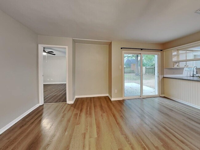 Building Photo - 743 S Iowa Ave