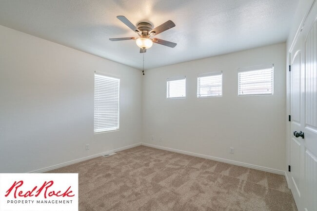 Building Photo - DOG-FRIENDLY 4 Bedroom Townhome with INTER...