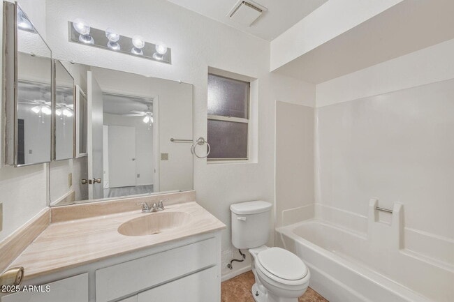 Building Photo - 6120 E Augusta Cir