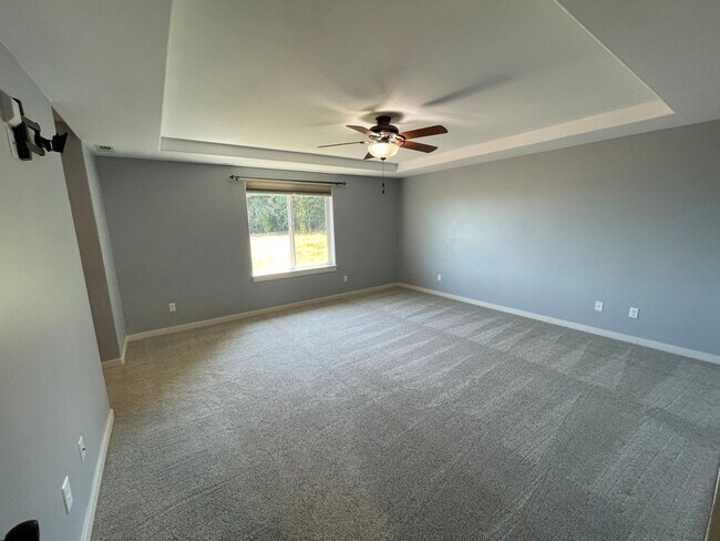 Building Photo - 5Bd/2.5Ba Everett Home
