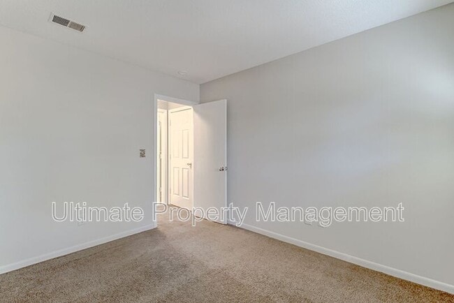 Building Photo - 402 Kingston Rd