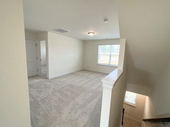 Building Photo - 324 Highview Dr