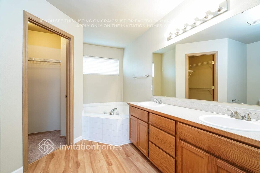 Building Photo - 9006 174 St Ct E