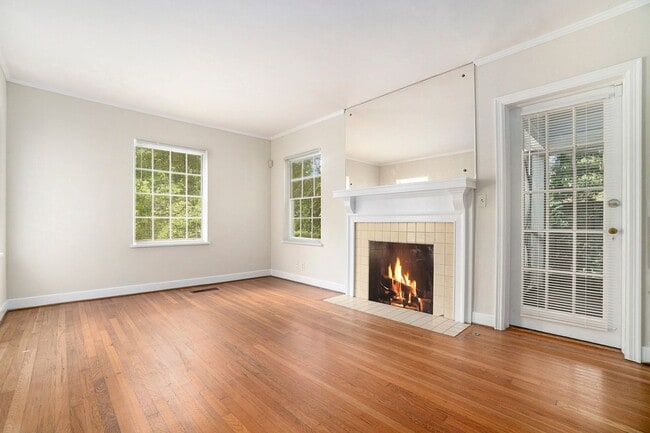 Building Photo - 2 bdrm, 1 bath near Emory and the CDC.