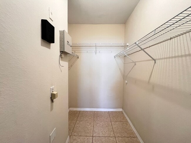 Building Photo - Great Condo for rent!