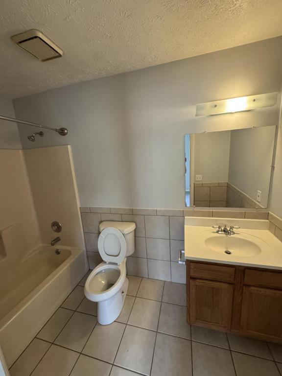 Building Photo - 76 Apple Ln