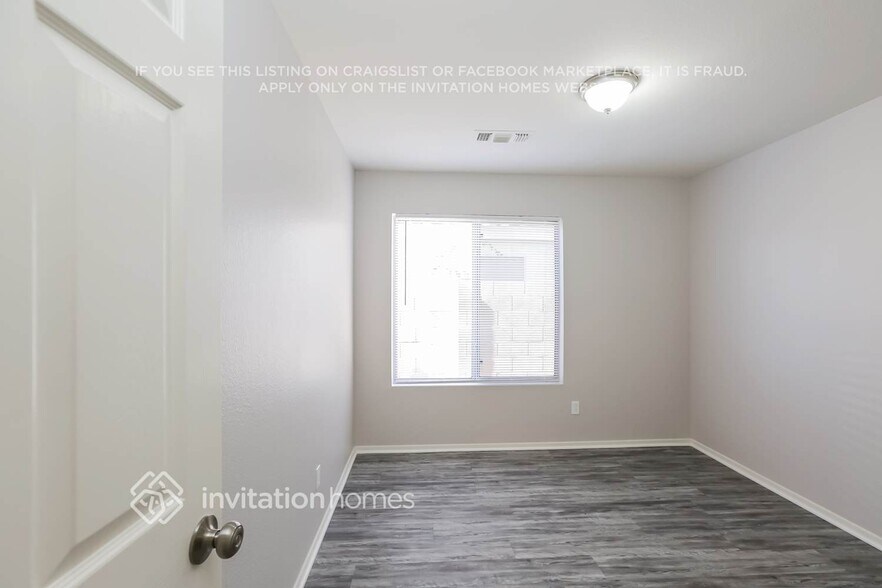 Building Photo - 900 E Jasper Dr