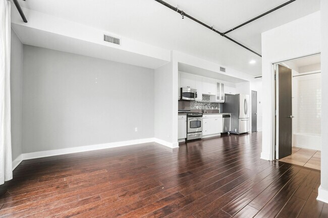 Building Photo - 911 E Santa Ana Blvd