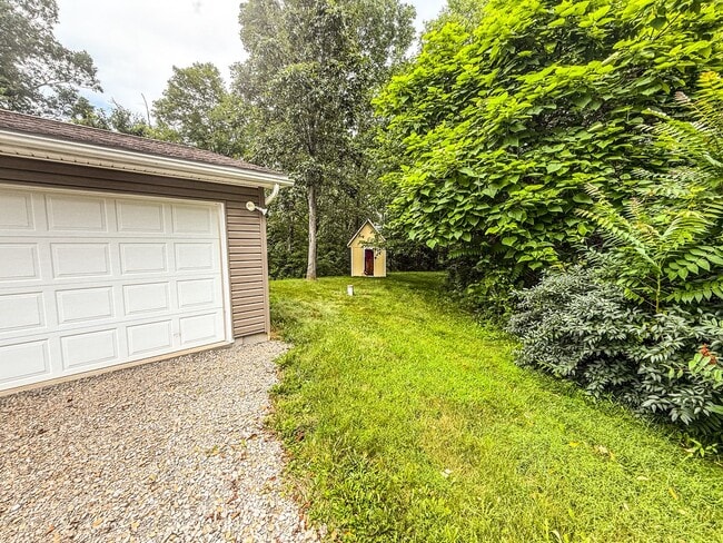 Building Photo - 4BD 2.5 BA Home with Acreage in Tippecanoe