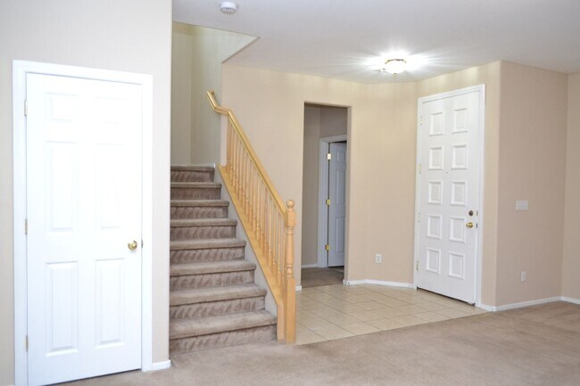 Building Photo - SW - 3 BEDROOMS PLUS LOFT SPACE