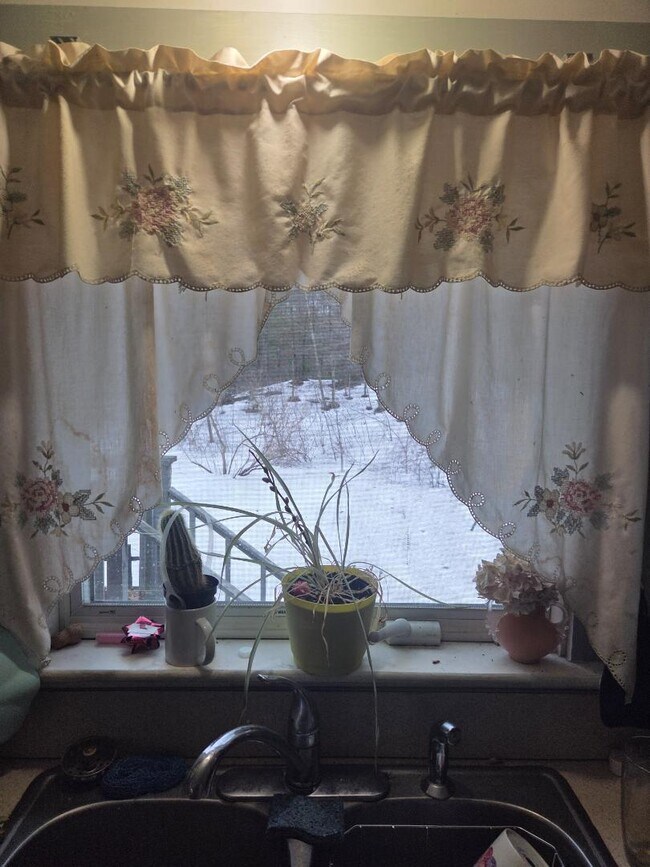 Building Photo - 8 Woodknoll Dr