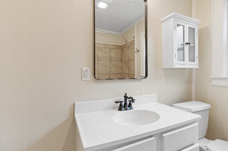 Building Photo - 315 E 1st St