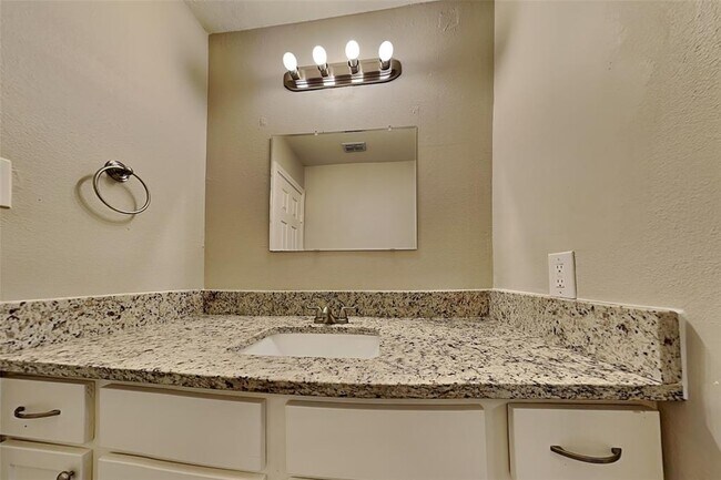 Building Photo - 14023 Cypress Falls Dr