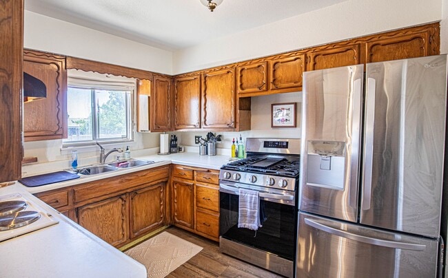 Building Photo - Spacious 3 Bedroom home with Solar Panels