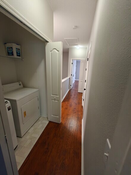 Building Photo - 5864 Fishhawk Ridge Dr