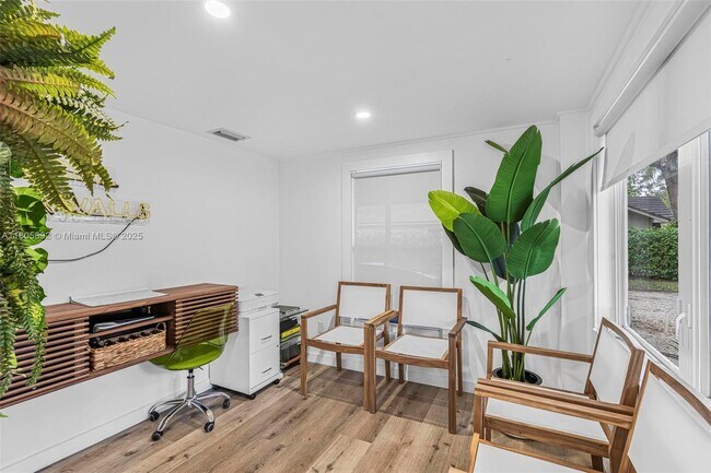 Building Photo - 6830 SW 69th Ave