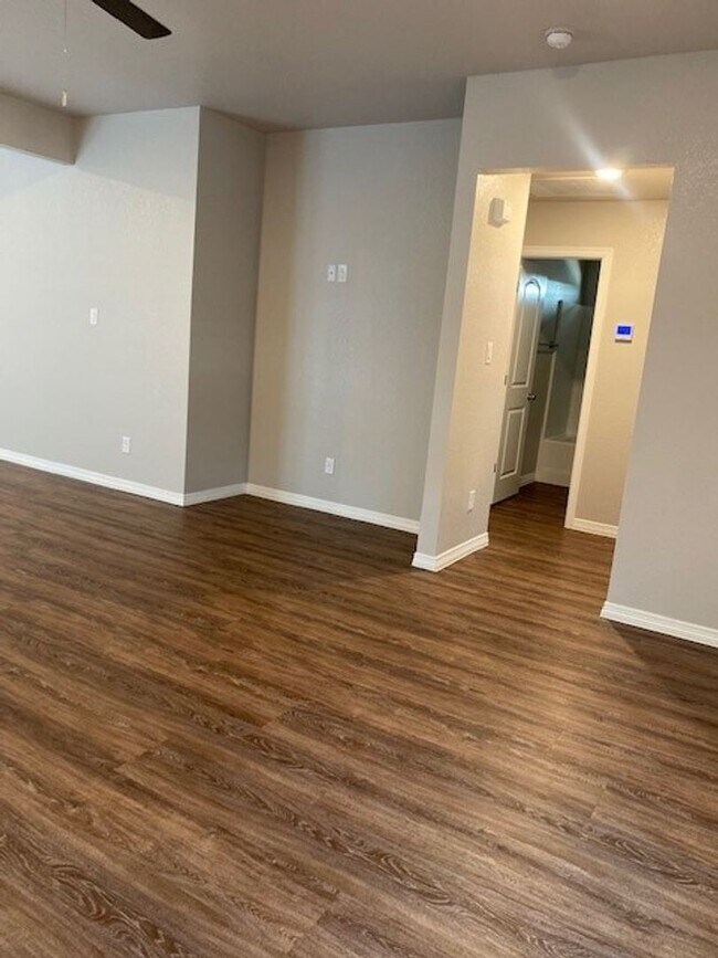 Building Photo - $200 OFF YOUR FIRST MONTH RENT MOVE IN SPECIAL