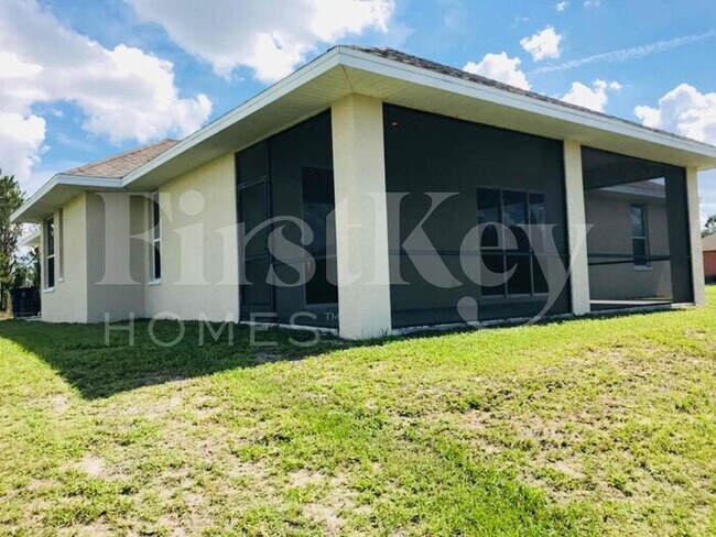 Building Photo - 1215 Dodwin St E