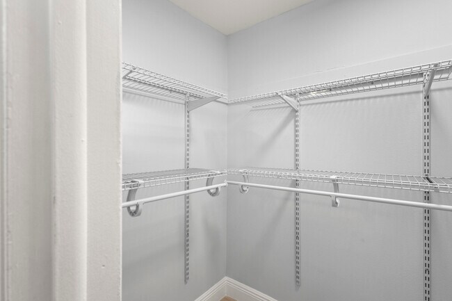 Building Photo - 1101 Crystal Lake Dr