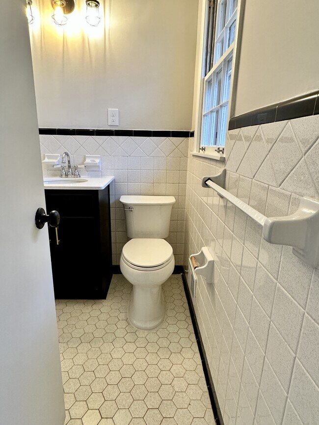 Building Photo - 231 Hillwood Ln