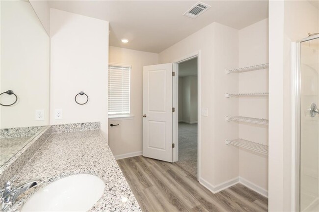 Building Photo - 605 Mackenzie Cv