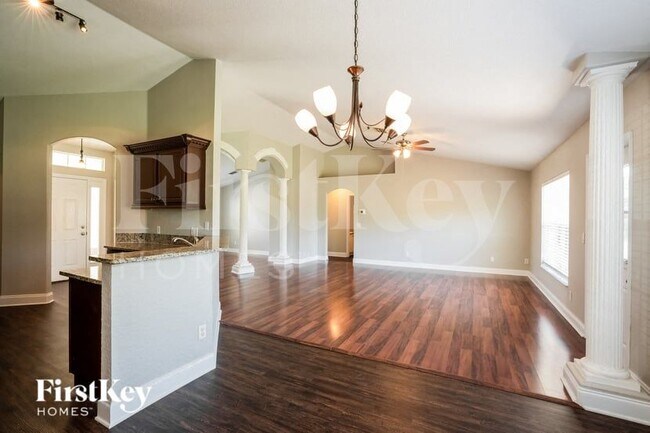 Building Photo - 4633 Fernway Dr