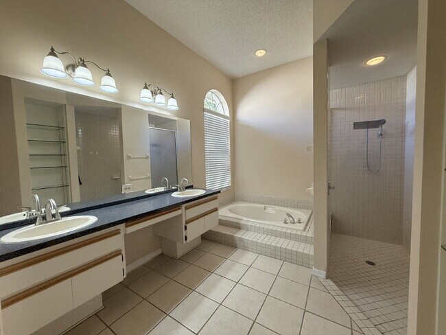 Building Photo - 3107 Westridge Dr