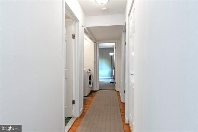 Building Photo - 4414 Island Pl