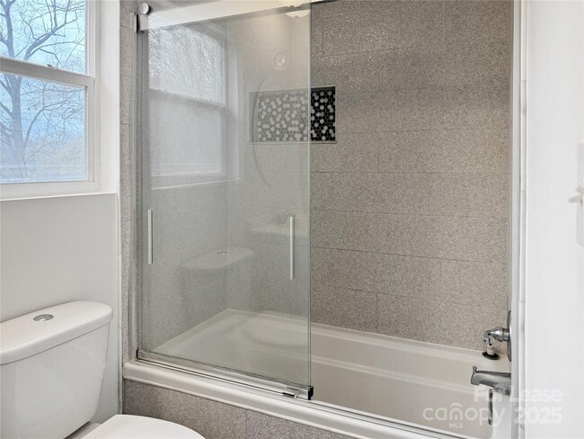 Building Photo - 8509 Golf Ridge Dr