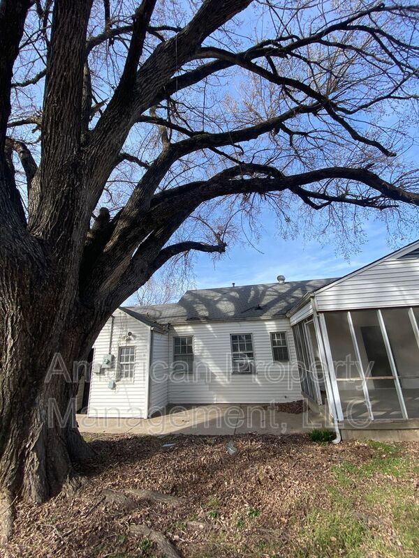 Building Photo - 2808 E 1st Pl