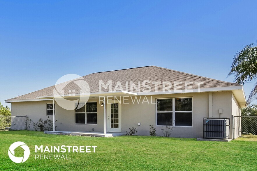 Building Photo - 909 Anthony St E