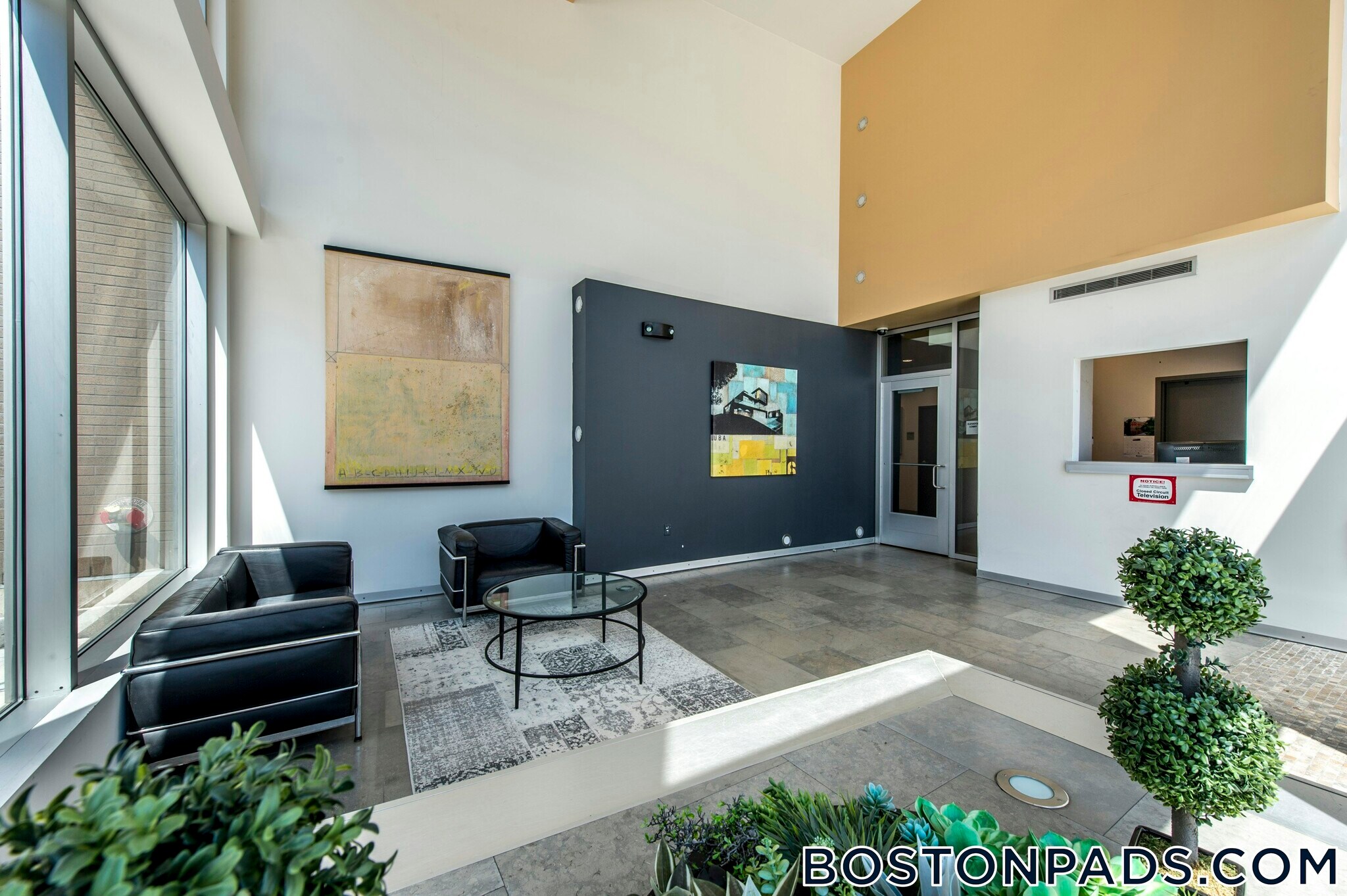 Building Photo - 160 E Berkeley St