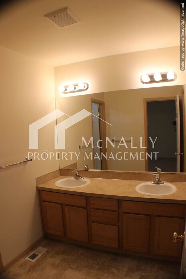 Building Photo - 3 Bedroom Fox Island Home