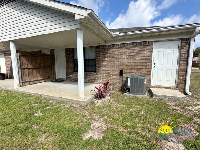 Building Photo - Lovely 2 Bedroom Duplex In Navarre