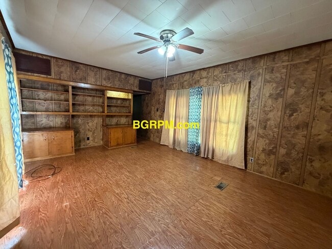 Building Photo - 3 bd 2 ba mobile home, some utilties included!