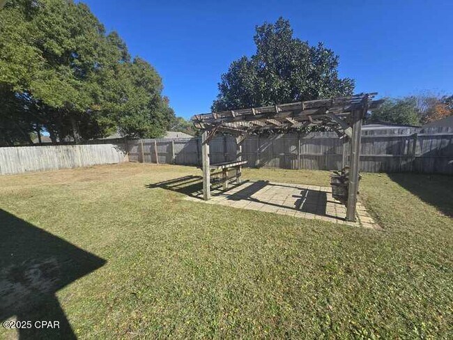 Building Photo - 19 Flamenco St