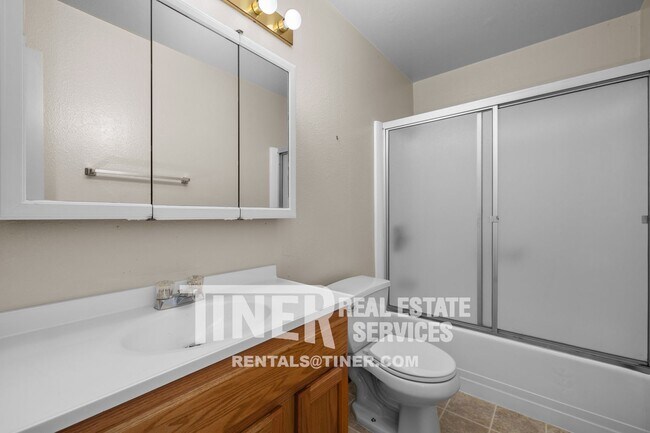 Building Photo - 9282 Corinthian Cir