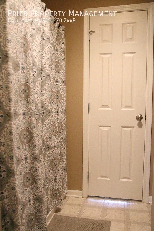 Building Photo - Prairie Haven Townhome - Available June 1st