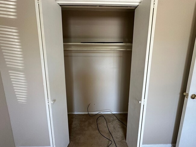 Building Photo - 210 Memory Ln