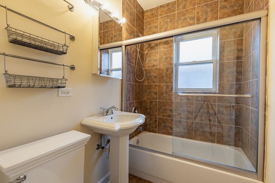 Building Photo - 3242 N Clifton Ave