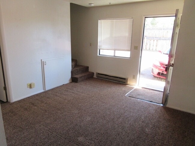 Building Photo - 2 bedroom, 1.5 bathroom, 2 condo near SUU