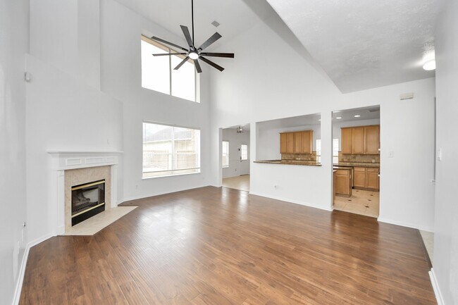 Building Photo - 1605 Spring Glen Ln