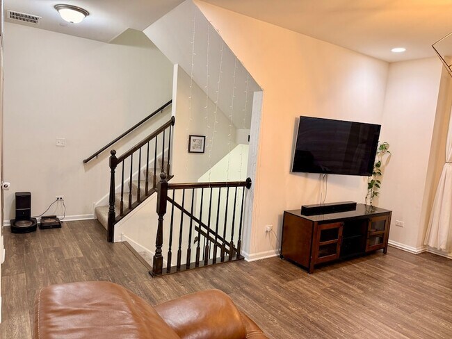 Building Photo - 2995 Madison Dr