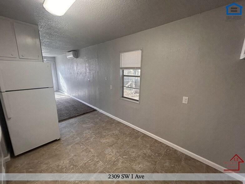 Building Photo - 2309 SW I Ave