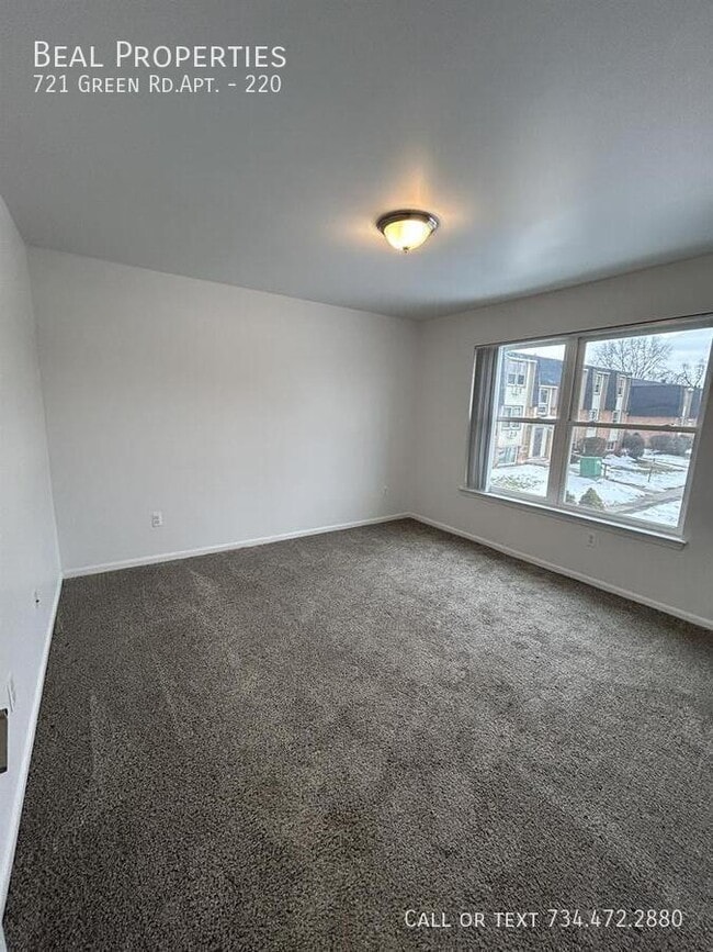 Building Photo - 721 Green Rd