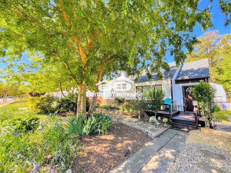 Building Photo - 8455 Radnor Rd