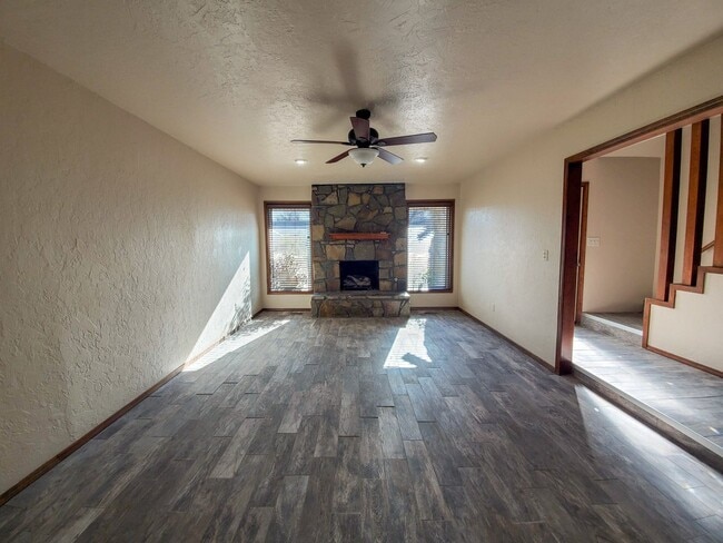 Building Photo - 3 bedroom 2 bath home in Shawnee