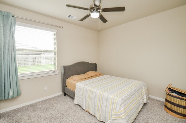 Building Photo - 6807 Vista Ledge Dr