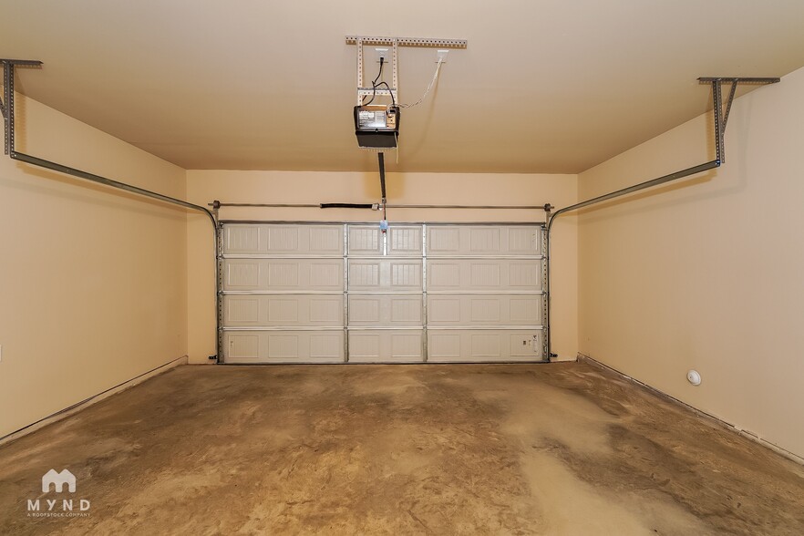 Building Photo - 525 Clover Cir